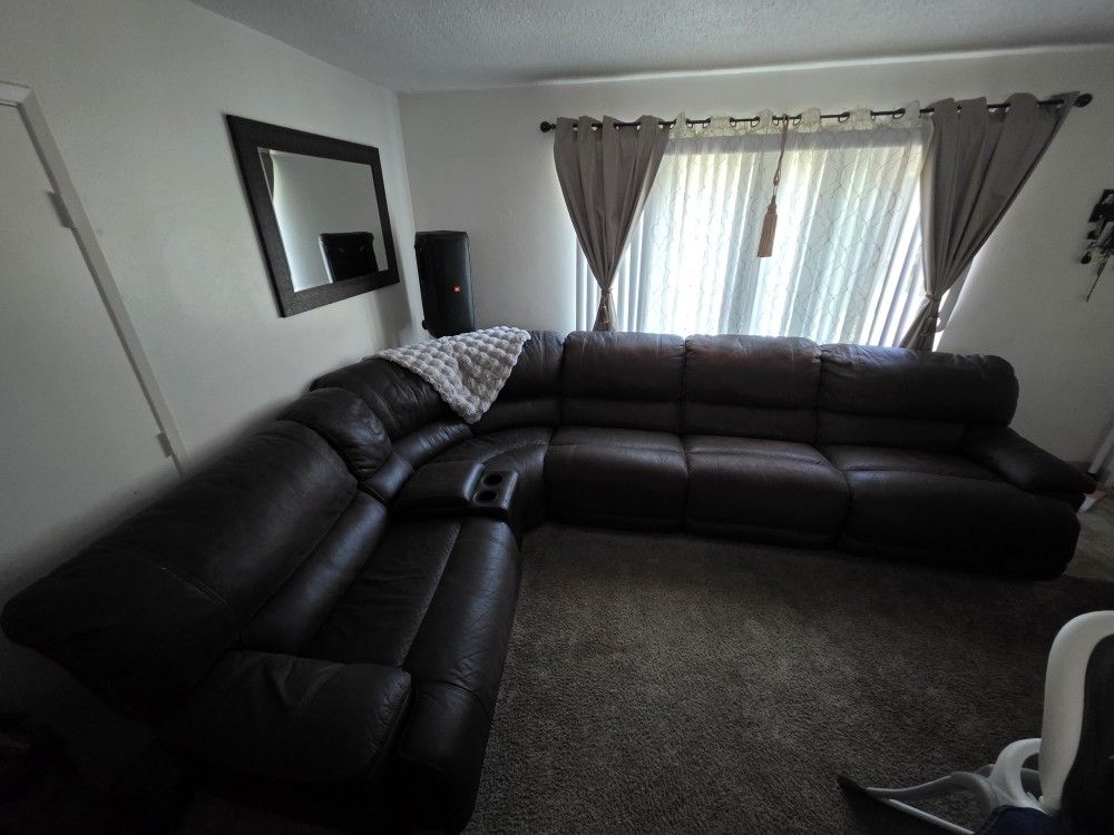 450$ Sectional Couch The 2 Side Ones Are Recliners