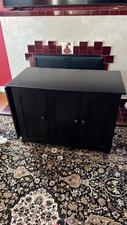 Sewing cabinet