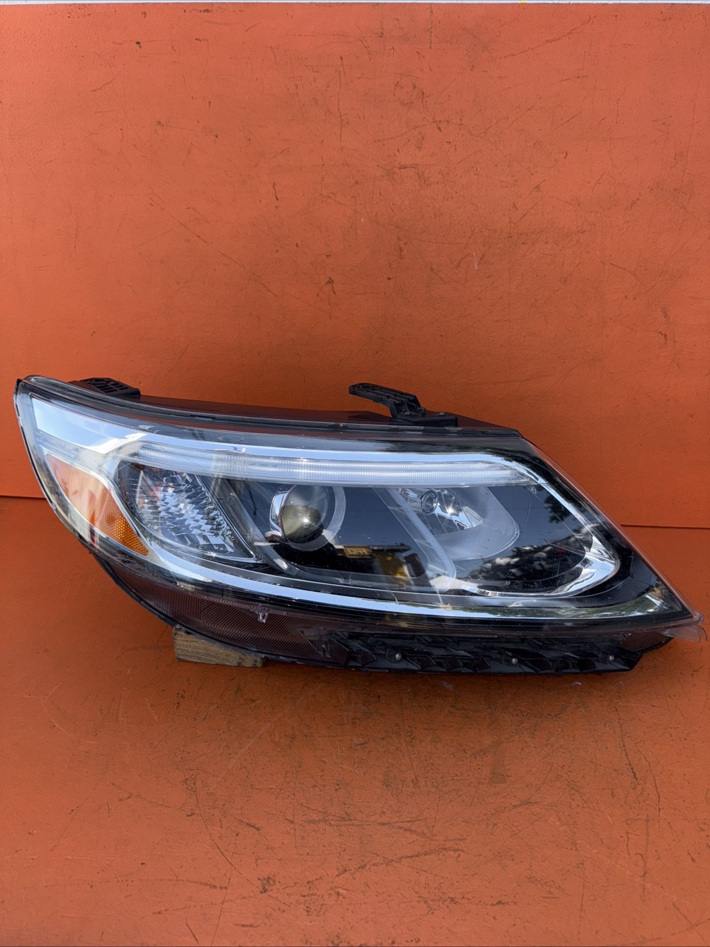 2014 2015 Kia Sorento LX Headlight Right RH Passenger OEM Halogen Headlamp