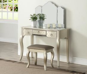 DY-8 Silver Vanity Set