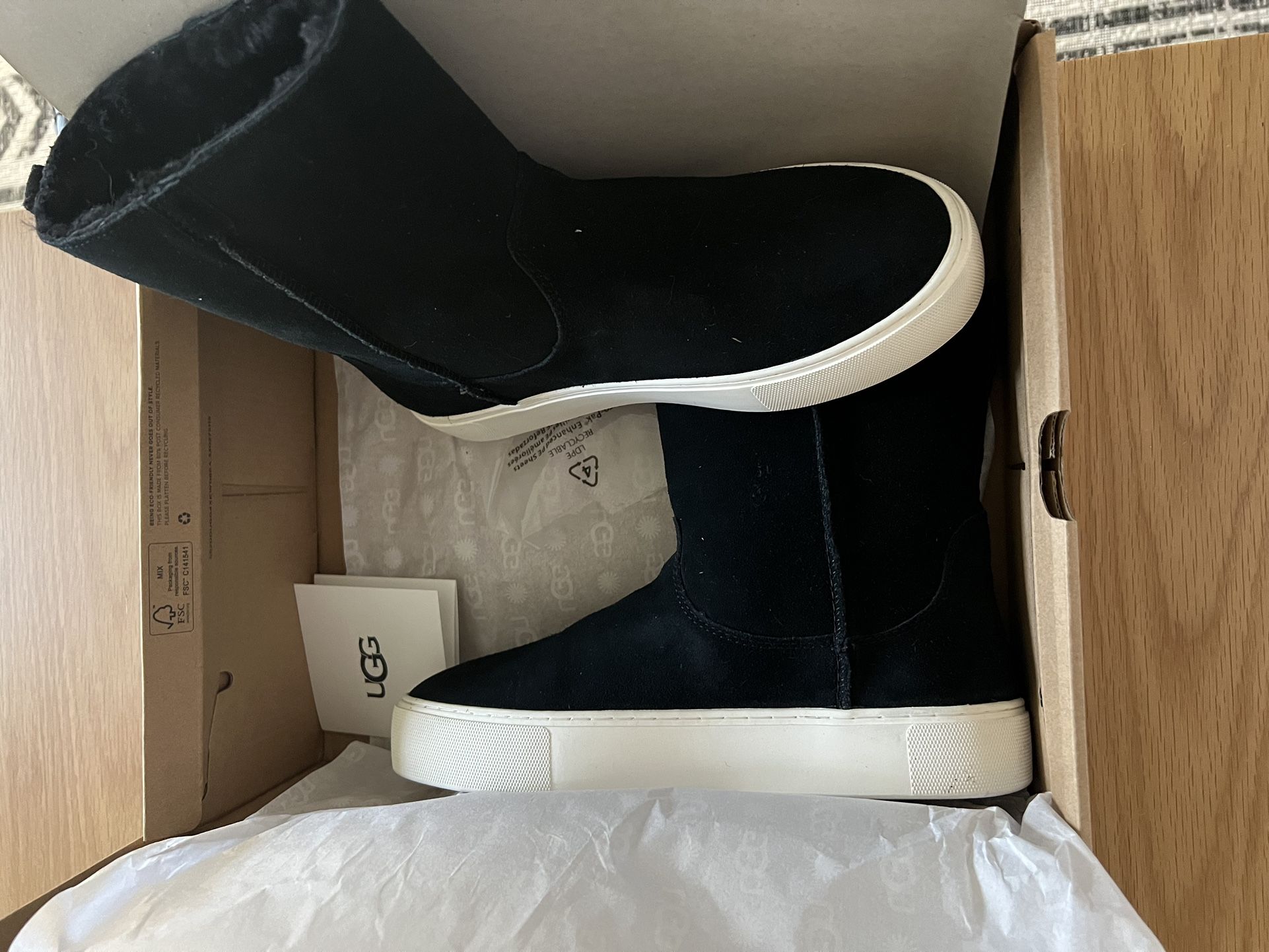 Brand New- Unworn UGG Declan Boot Women’s Size 7