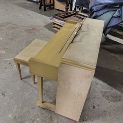 Piano w/ Storage Bench