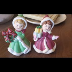 VINTAGE CHRISTMAS GIRL  CAROLERS 