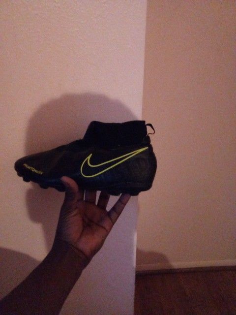 Size 5 Soccer shoes