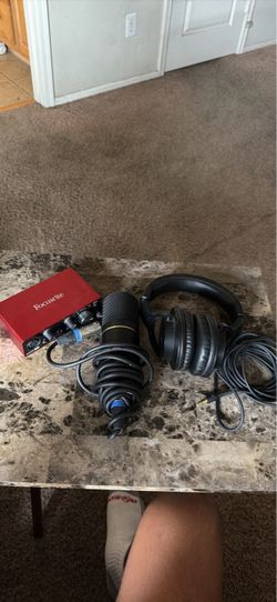 Recording Studio Bundle – Focusrite Scarlett, MXL 770 Mic & Headphones