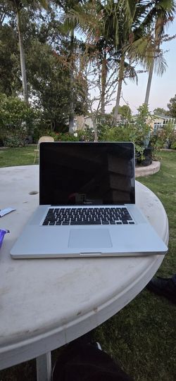 APPLE MACBOOK Pro Laptop 15" Mid 2010 i7 2.66GHz 4GB 320gb HDD