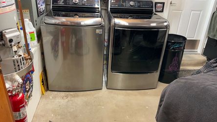 LG Washer and Dryer Set Graphite Steel