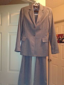 Ann Klein Wool Suit size 4 like new