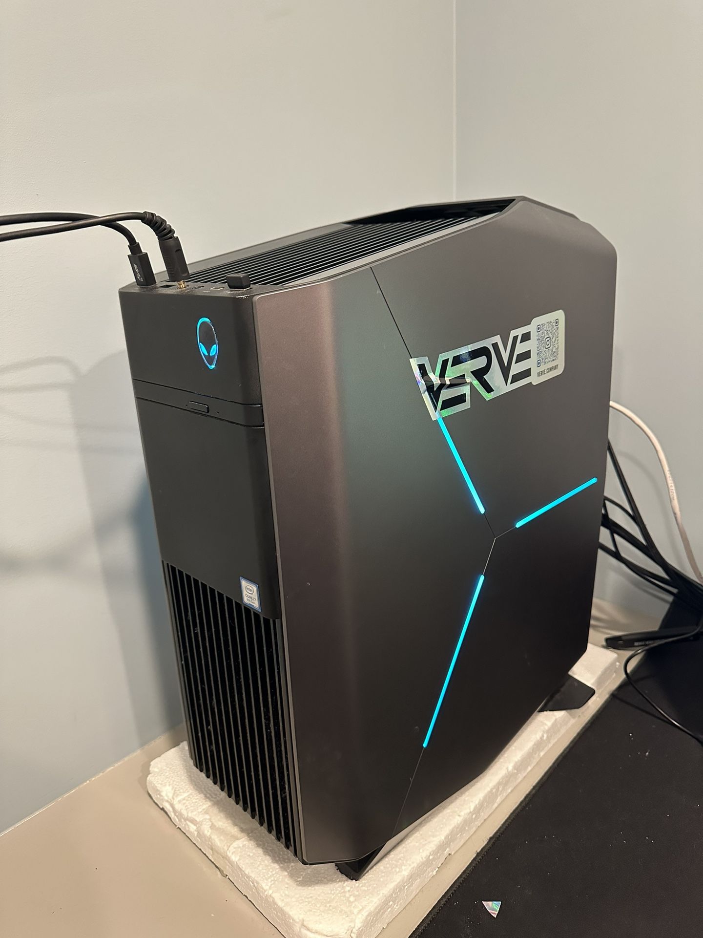 Alienware Gaming Computer, Double Geforce GTX 1080, 32 GB Ram, Intel Core I7, Liquid Cooling 