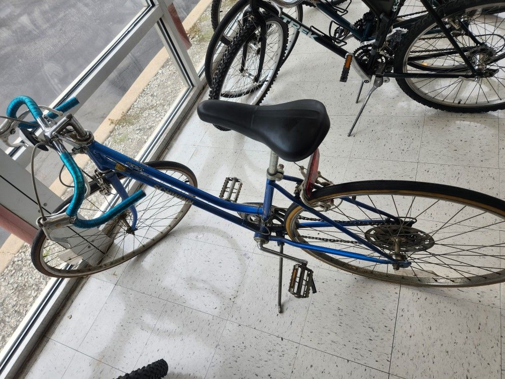 Vintage Schwinn Varsity blue Bike