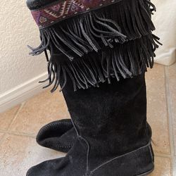 Black Minnetonka Moccasin Boots Women size 11