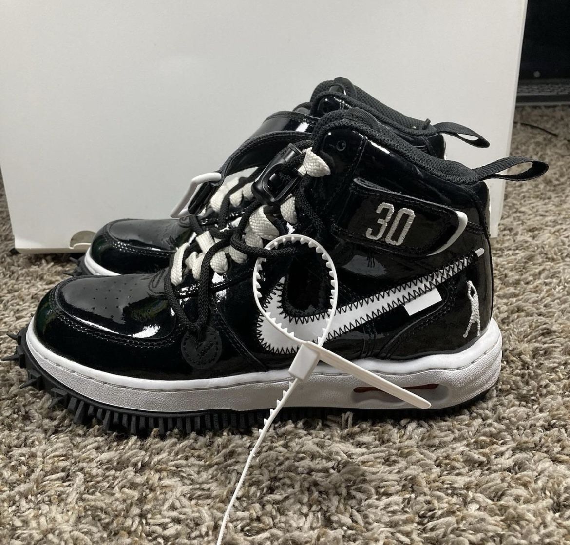 New W/o box Off White x Nike Air Force 1 Mid Sheed 5.5