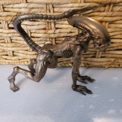Vintage Alien Special Edition - Xenomorph Runner - Fully Poseable Loose Figure Bronze