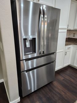 Midea Counter-Depth 21.6-cu ft 36-in Wide French Door Refrigerator