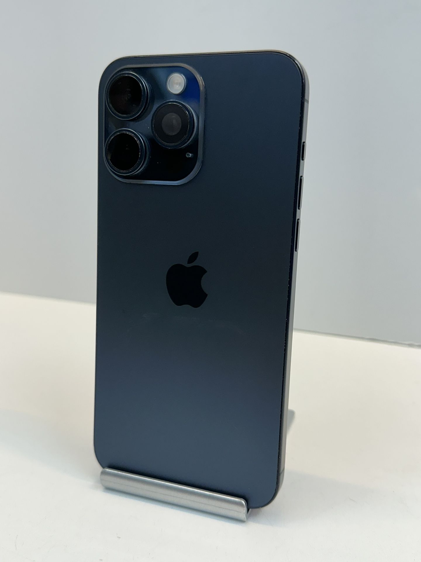 Apple iPhone 15 PRO MAX 256gb. ( Fully Unlocked )