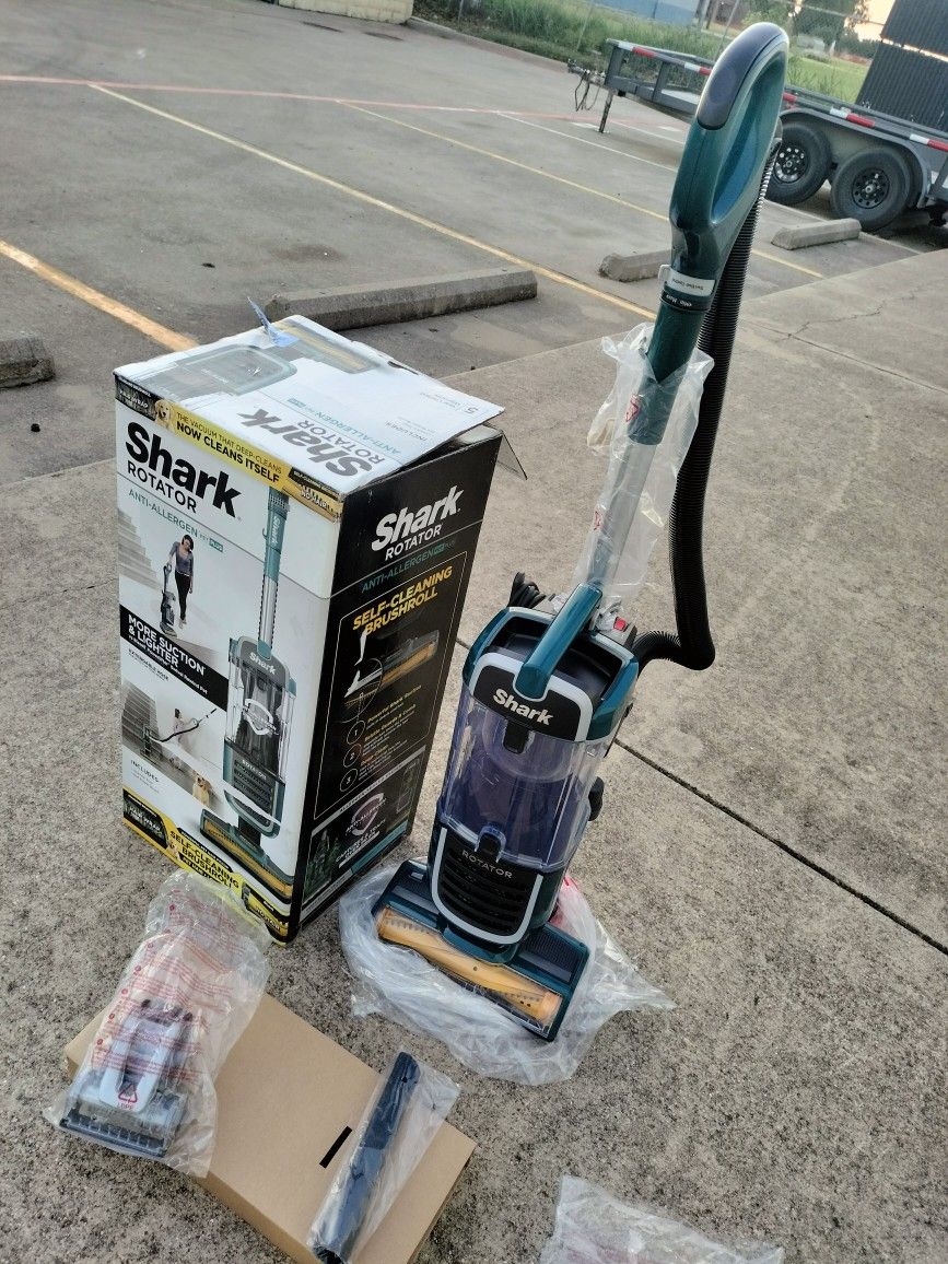 Shark Rotator Anti Allergen Pet Plus With Self Cleaning Brush roll Upright Vacuum ZU55 / New Open Box 