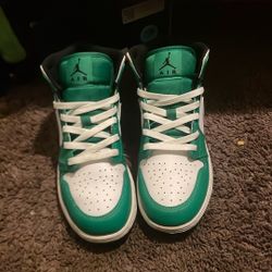 green n white jordan 1s Size 7y mens