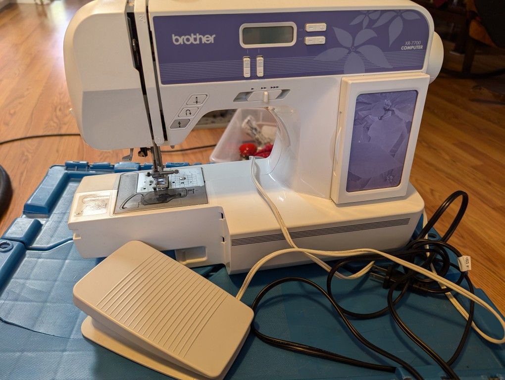 Brother XR-7700 Computer Computerized Sewing Machine 70-Stitch Without Case