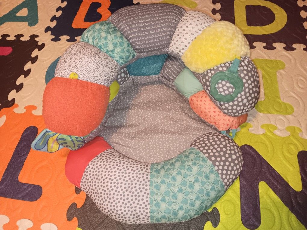 Infantino 2-in-1 Tummy Time & Seated Support - for Newborns and Older Babies, with Detachable Support Pillow and Toys, for Development of Strong Head