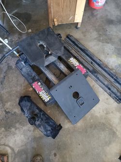 Super Glide Fifth Wheel Hitch for shark short bed truck