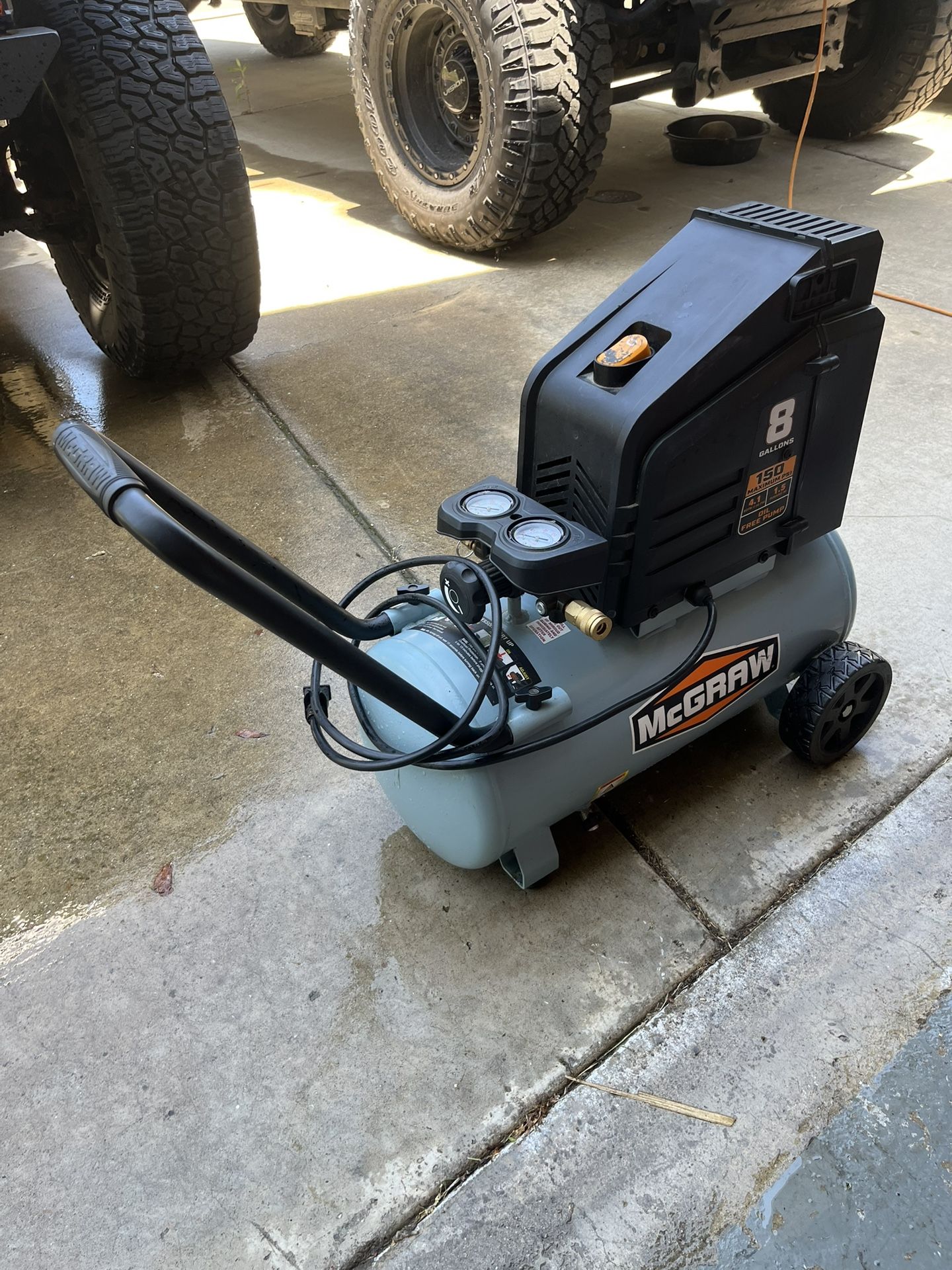 8 Gallon Air Compressor