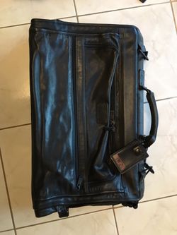 TUMI LEATHER TRI FOLD