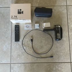 Beginner-Friendly HD Camcorder – 2.7K Video + Case & Accessories