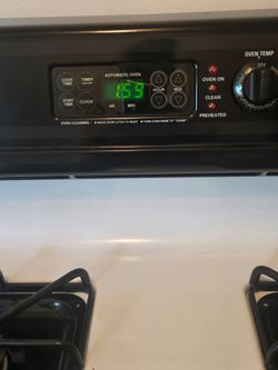White and Black Hotpoint Stove