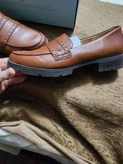 Women's dress shoes size 8 and 1/2
