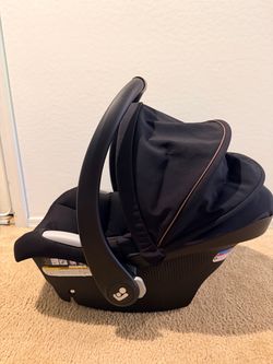 Maxi Cosi infant car seat and base