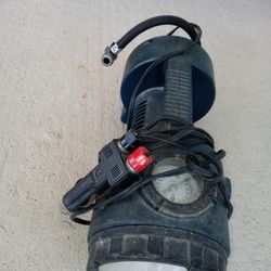 Portable Air Compressor / Flashlight
