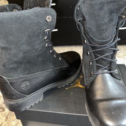Women’s Timberline Boots Size 8