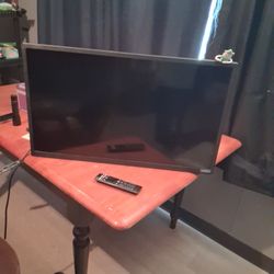 32-in Vizio Smart TV With Wall Mount