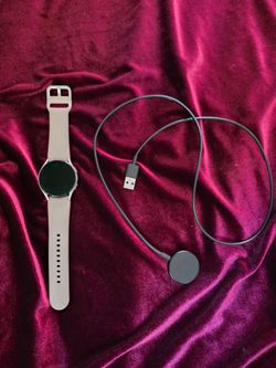Samsung Galaxy Smart Watch with Charger