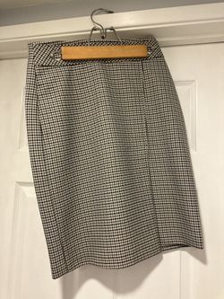 Houndstooth Skirt Size 4 (Black, Gray, Gold)