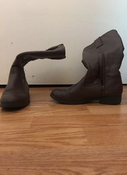 Girl Boots:size 2