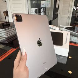 Apple 11” iPad Pro 4th gen 128GB WiFi +Cellular! 90 day warranty! We offer financing!
