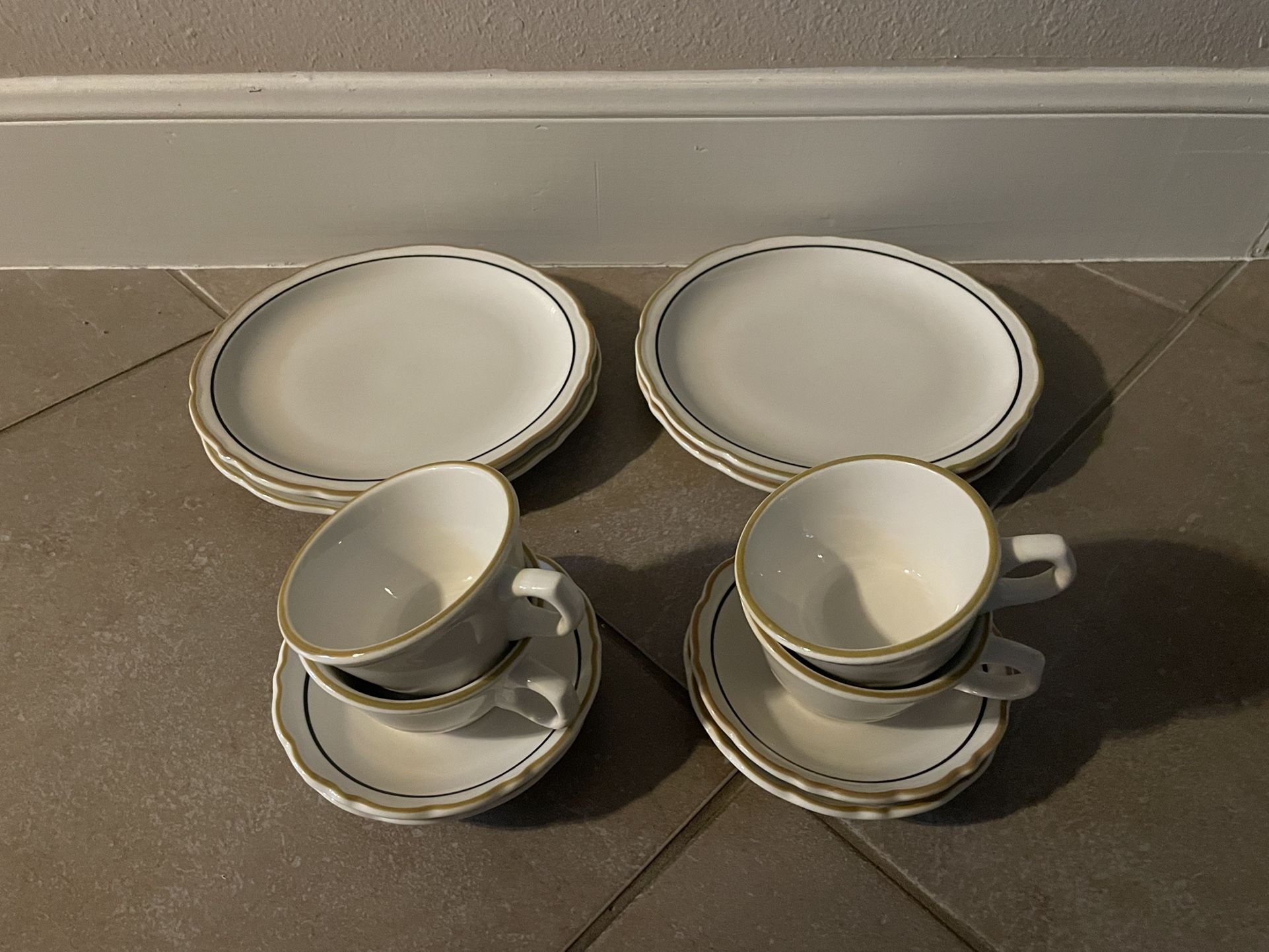 A SET OF4 VINTAGE SYRACUSE CHINA DINNER PLATES CUPS AND SAUCERS FOR ONLY $65.00