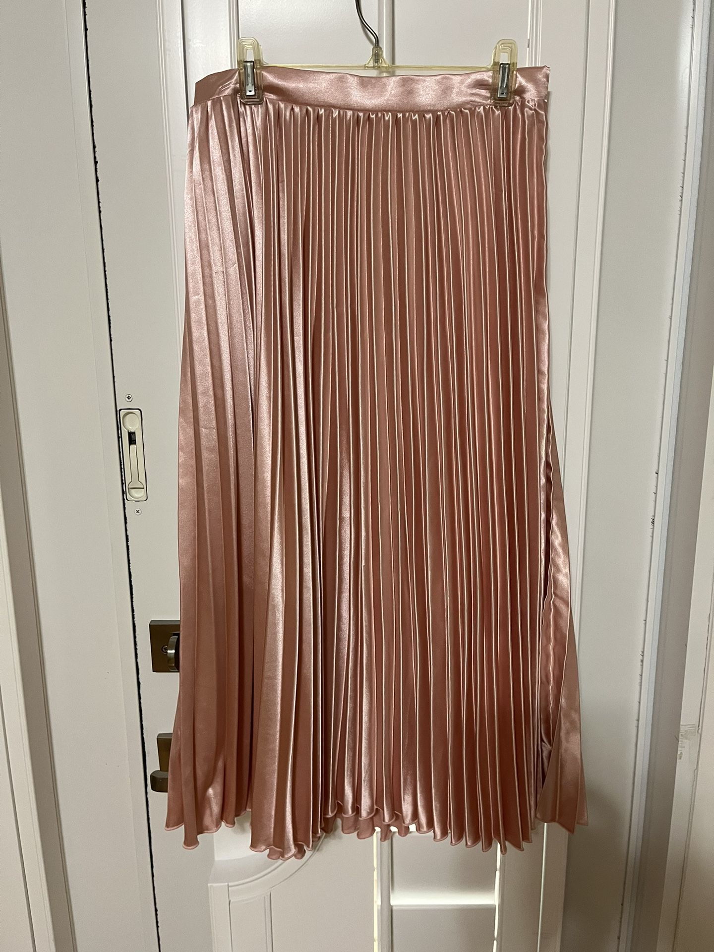 Pleated Pink Midi Skirt 