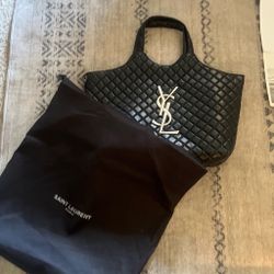 Black Saint lauren paris tote bag message if u have any questions