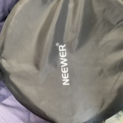Neewer