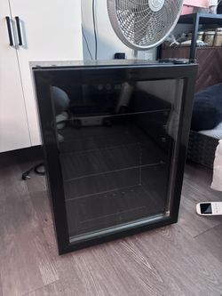 Mini fridge w/glass door