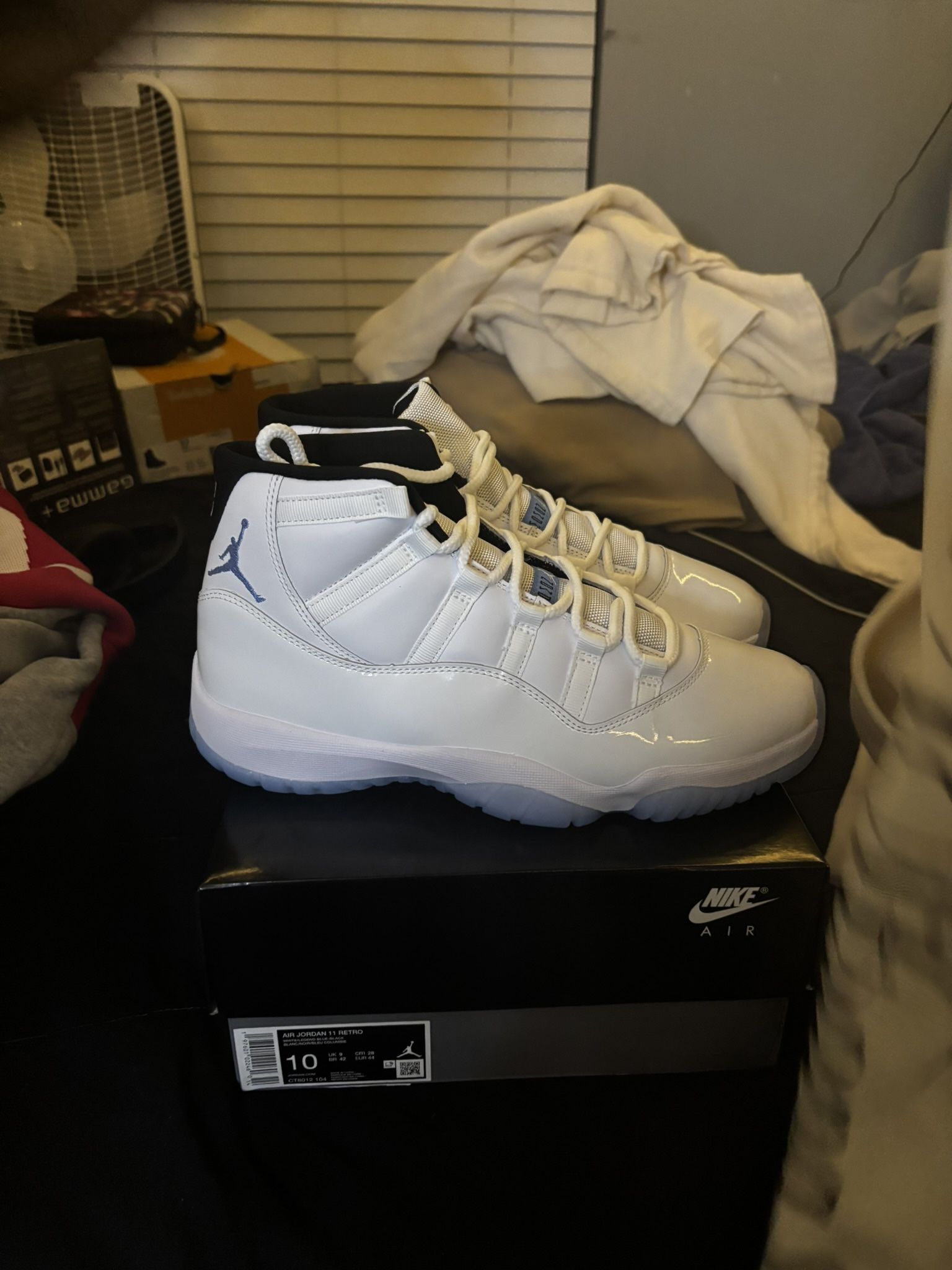 Jordan retro 11 Legend blue size 10