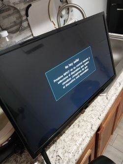 Use small TV missing 1 leg and control but works