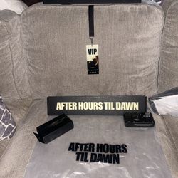 The Weekend VIP Camera,Poster, And VIP Tour Chain
