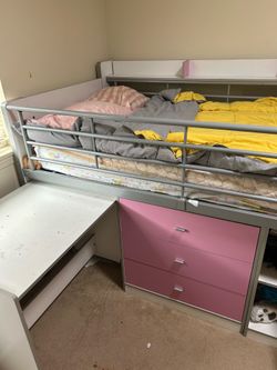 Bunk bed with mattress included