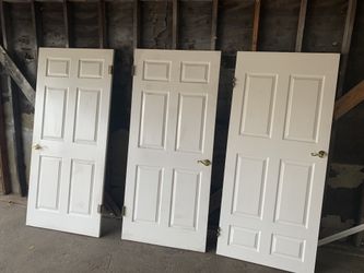 Vendo 3 puertas 🚪 medidas de 36 ancho y 80 de largo las 3 puertas son las mismas medidas en buenas condiciones