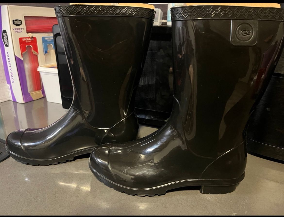 UGG Rain boots In Black Size 4 Brand New