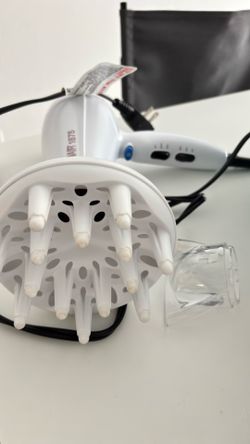 This is a white Conair 1875 hair dryer and diffuser attachment.