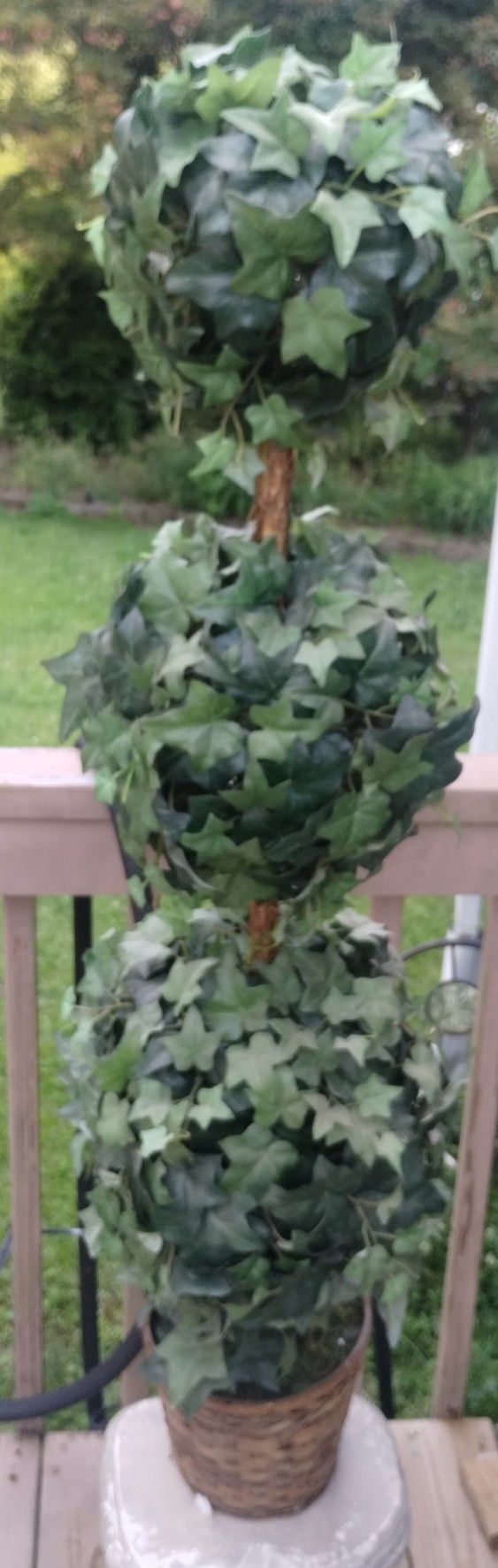 Artificial Ivy Topiary in Woven Basket – Decorative Faux Plant with Triple Ball Design